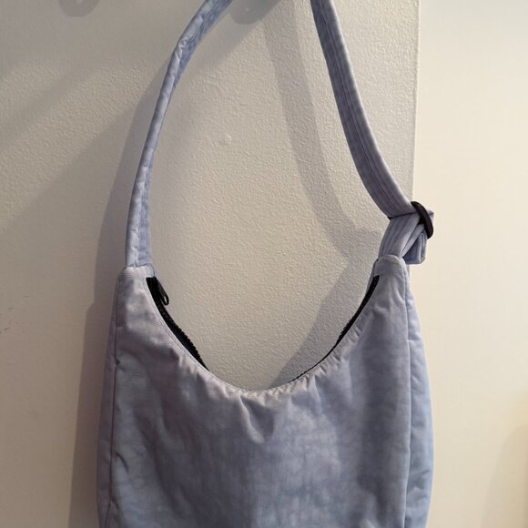 BAGGU Medium Nylon Crescent Bag - Picture 4 of 4